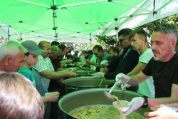 Geleneksel Hale Getirdiğimiz ve Bu Yıl 15.sini Gerçekleştirilen Aşure Dağıtımını Hemşehrilerimizin Yoğun Katılımıyla Gerçekleştirdik.