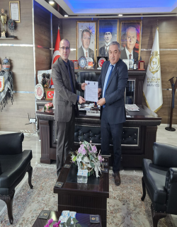 ŞUHUT’TA BELEDİYE VE EMNİYETTEN AĞAÇLANDIRMA İŞ BİRLİĞİ