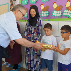 BAŞKAN ÖZAŞKIN MİNİK ÖĞRENCİLERLE BULUŞTU