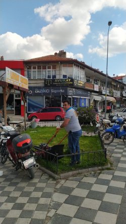 İlçemiz geneli çim biçme ve bakım onarım çalışmalarımız devam ediyor