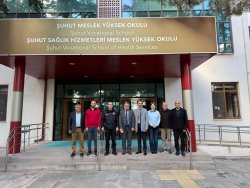 BAŞKAN ÖZAŞKIN AFİŞ SERGİSİNE KATILDI