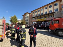 ŞUHUT BELEDİYESİ İTFAİYESİNDEN ÖĞRENCİLERE ANLAMLI TATBİKAT