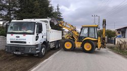 ŞUHUT’TA METRUK BİNA TEMİZLİĞİ DEVAM EDİYOR