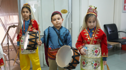 MİNİK DAVULCULARDAN BAŞKAN ÖZAŞKIN’A RAMAZAN SÜRPRİZİ