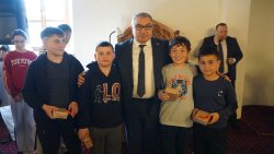 ŞUHUT’TA TERAVİH COŞKUSU HEDİYELERLE TAÇLANDI