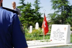 Başkan Bozkurt 15 Temmuz Demokrasi ve Milli Birlik Günü Etkinlikleri Kapsamında Şehitlerimizi ziyarette bulundu.