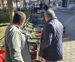 BAŞKAN ÖZAŞKIN ÇARŞI ESNAFINI ZİYARET ETTİ