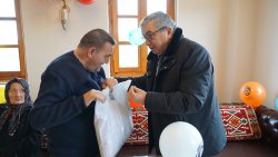 BAŞKAN ÖZAŞKIN’DAN ANLAMLI DOĞUM GÜNÜ SÜRPRİZİ