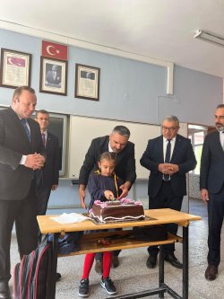 Kaymakam İzzet Cem Eser ve Başkan Muhittin Özaşkın Cumhuriyet İlkokulu'nda İlköğretim Haftası Programına Katıldı