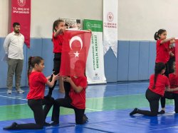 ŞUHUT’TA 19 MAYIS BAYRAMI COŞKUYLA KUTLANDI