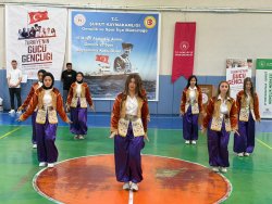 ŞUHUT’TA 19 MAYIS BAYRAMI COŞKUYLA KUTLANDI