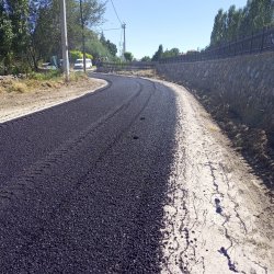 İlçemizin dört bir yanında asfalt serim ve parke taşı çalışmasına devam ediyoruz.