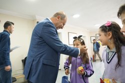 Başkan Bozkurt; Nazik ziyaretleri için Cumhuriyet İlkokulu öğrenci ve öğretmenlerimize teşekkür ederim.