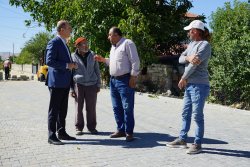 Zafer Mahallemizde parke taşı döşeme çalışmalarımızı sürdürüyoruz.