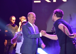 BİNLERCE VATANDAŞ EKİN UZUNLAR KONSERİNDE BULUŞTU