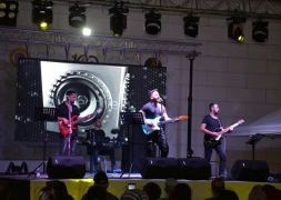 Şuhutlu Gençler Gentlemen Konserinde Doyasıya Eğlendi.