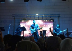 Şuhutlu Gençler Gentlemen Konserinde Doyasıya Eğlendi.