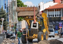 ŞUHUT’ta Yol Çalışmaları Aralıksız Devam Ediyor
