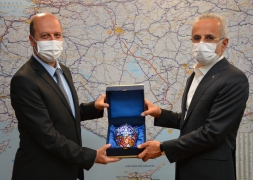 Başkan Bozkurt Karayolları Genel Müdürü Abdülkadir Uraloğlu ile görüştü.