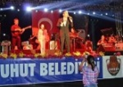 ŞUHUT 10.ZAFERYOLU KÜLTÜR VE SANAT ŞENLİKLERİ ZAFERİN 92.YIL DÖNÜMÜ İLÇEMİZDE BÜYÜK ÇOŞKU İLE KUTLANDI.