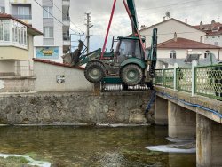 GALİ ÇAYI’NDA TEMİZLİK ÇALIŞMALARI BAŞLADI