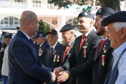 Başkan Bozkurt; Mukaddesat uğruna canlarını siper eden ve bu uğurda şehit olmayı göze alan gazilerimizin #GazilerGünü'nü tebrik ediyorum.