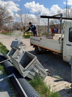 Yaz aylarının gelmesiyle birlikte Larvasit ilaçlamaları hız kesmeden sürüyor.