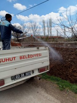 Yaz aylarının gelmesiyle birlikte Larvasit ilaçlamaları hız kesmeden sürüyor.