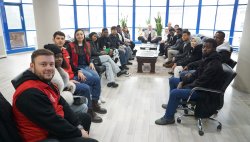 ŞUHUT FARKLI ÜLKELERDEN GELEN ÖĞRENCİLERİ AĞIRLADI