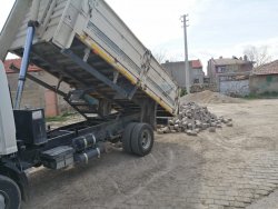 Şuhut Asri Mezarlığında kilit parke taşı döşeme işlemlerinde sona gelindi.