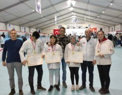 4 Altın Madalya Şuhut'un 