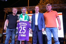 Şuhut Belediyesi 15.Zafer Haftası Kültür ve Sanat Etkinlikleri Kapsamında Bugün Ali Kınık Binlerce Hemşehrimiz İle Buluştu.