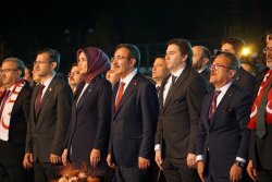 Büyük Taarruz'un 101.Yılı Açılış Programı Kadim İlçemiz,Zafer Meşalesinin Yakıldığı Topraklar Olan Şuhut'ta On Binlerce Misafirlerimizin Katılımlarıyla Gerçekleşti.Programa Cumhurbaşkanı Yardımcımız Cevdet Yılmaz'da Katıldı.