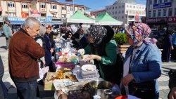 ŞUHUT’TA GAZZE İÇİN YARDIM KERMESİ DÜZENLENDİ