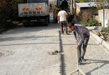 Şuhut Belediyesinden Yoğun Mesai Bozuk Kilit Parke Taşlar Tamir Ediliyor