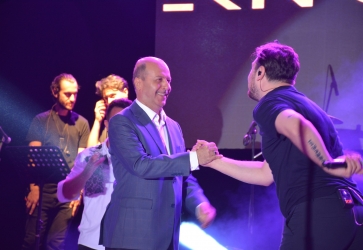 BİNLERCE VATANDAŞ EKİN UZUNLAR KONSERİNDE BULUŞTU