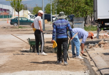 ŞUHUT’ta Yol Çalışmaları Aralıksız Devam Ediyor