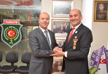 Başkan Bozkurt Harp Malülü Gaziler Şehit Dul ve Yetimler Derneğini ziyaret etti.