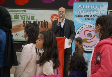 Şuhut’ta Yetimler Güldü Dünya Güldü