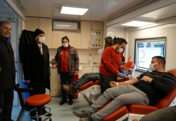 Başkan Bozkurt Kızılay Kan Bağış Aracını Ziyaret Etti