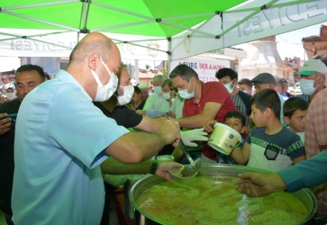 Şuhut Belediyesi'nden Vatandaşlara Aşure İkramı