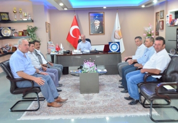 ZİRAAT ODASI BAŞKANI ÖMER TUNCAY VE YÖNETİMİ BELEDİYE BAŞKANIMIZ RECEP BOZKURT'U MAKAMINDA ZİYARET ETTİ.