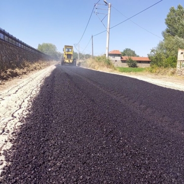 İlçemizin dört bir yanında asfalt serim ve parke taşı çalışmasına devam ediyoruz.
