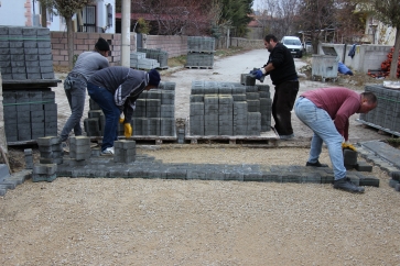 Yalı Mahallemiz' de kilit parke taşı çalışmalarımız devam ediyor.