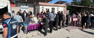 Belediye Başkanımız Muhittin Özaşkın Vatandaşlara Çorba İkram Etti.