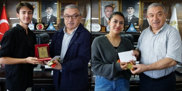 YKS’DE DERECE YAPAN ÖĞRENCİLERDEN BAŞKAN ÖZAŞKIN’A ZİYARET