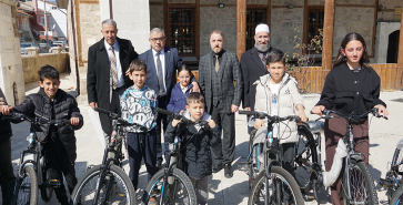 ŞUHUT’TA TERAVİH COŞKUSU HEDİYELERLE TAÇLANDI