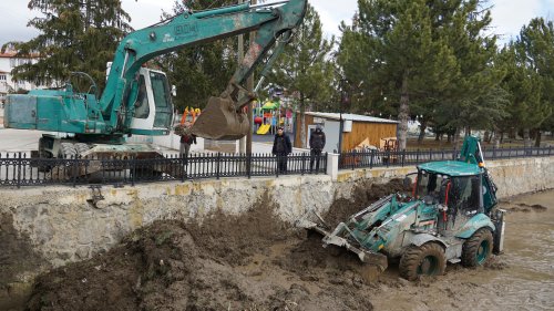 GALİ ÇAYI’NDA TEMİZLİK ÇALIŞMALARI DEVAM EDİYOR