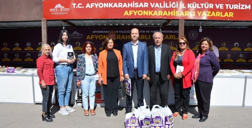 Başkan Recep Bozkurt 3. Afyonkarahisar Kitap Fuarını Ziyaret Etti.