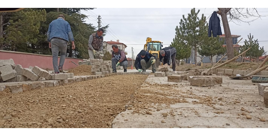 Yol,Kaldırım, bordür ve çevre düzenleme çalışmalarımız devam ediyor. 